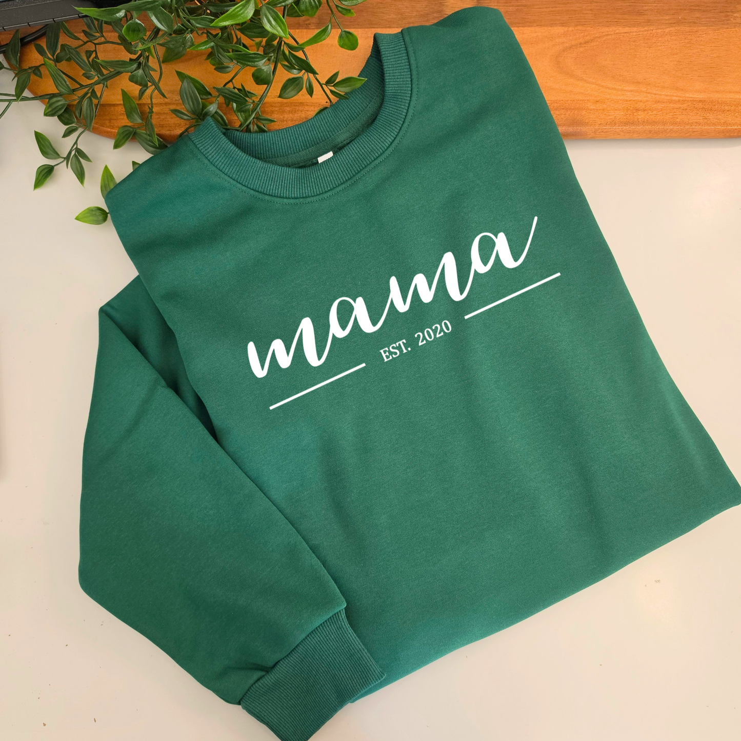 Personalised mama est. with year notation crewneck fleece jumper. Mother's Day gift. Custom mama present. Present for mum.