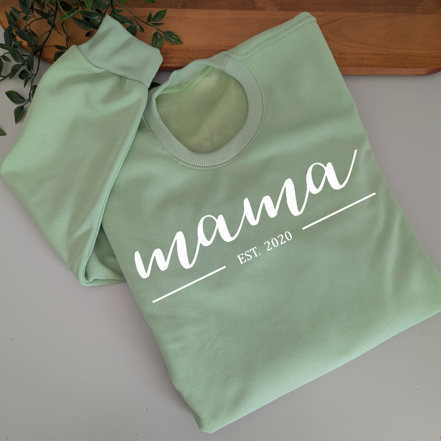 Personalised mama est. with year notation crewneck fleece jumper. Mother's Day gift. Custom mama present. Present for mum.